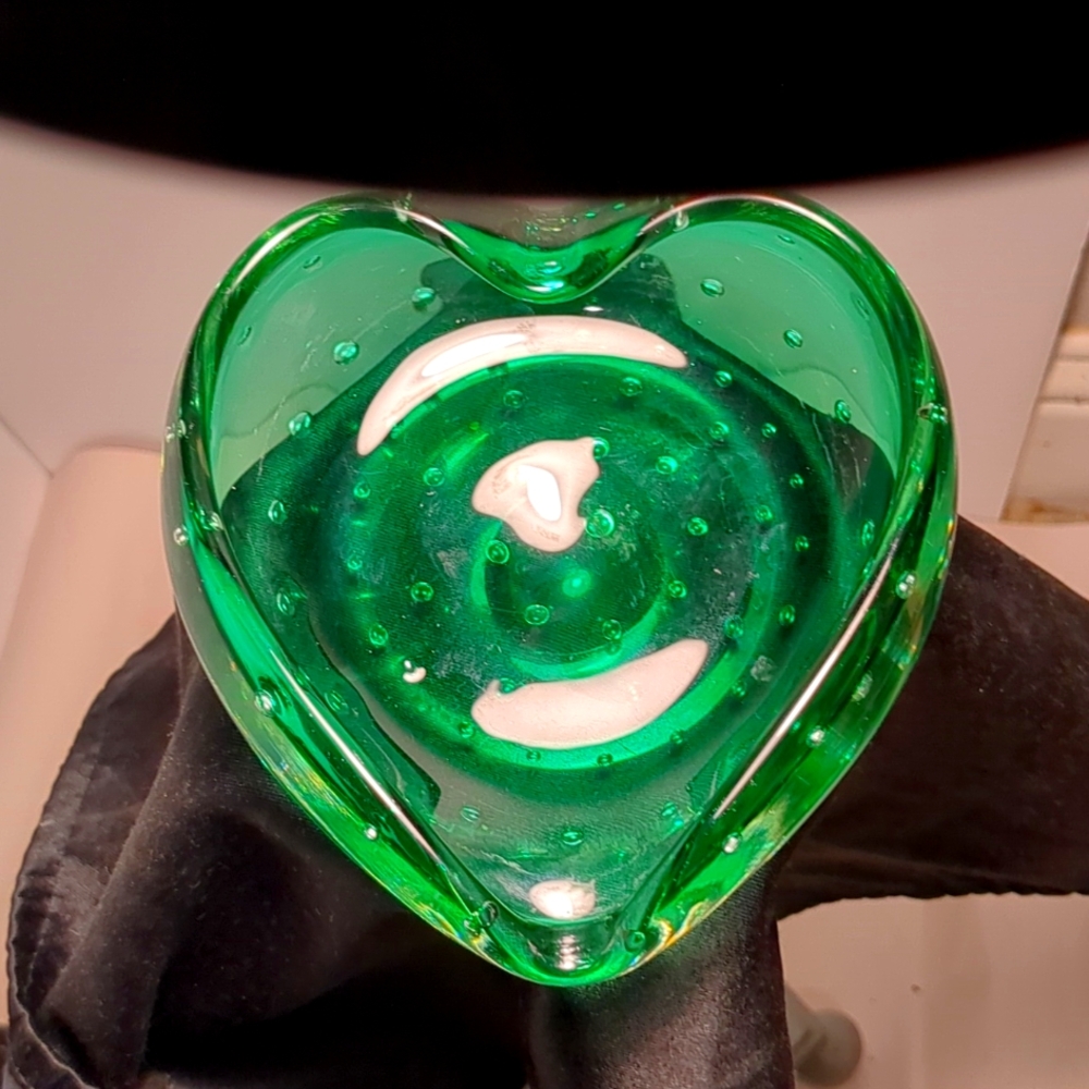 Vtg Murano heart shaped Bullicante glass. Emerald green Ashtray trinket bowl